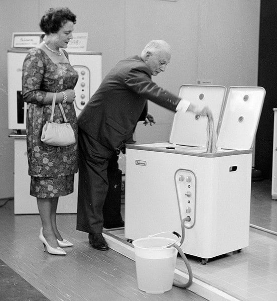 Image-of-a-1960s-automatic-washing-machine-in-the-netherlands-