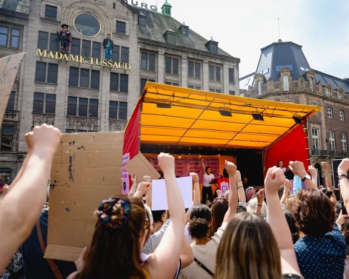 protestors-on-dam-square-during-pro-choice-demonstration-in-Amsterdam