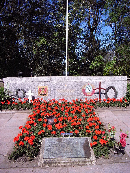 Georgian-cemetery-after-the-georgian-uprising-in-texel