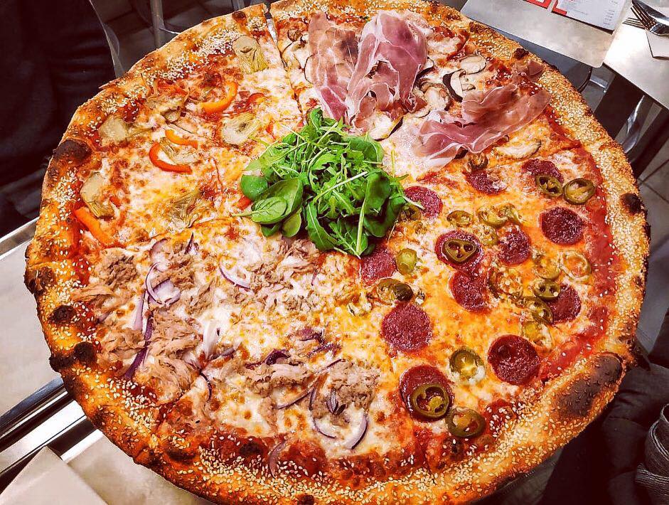 Full-sized-pizza-by-toni-locos-in-amsterdam-the-netherlands