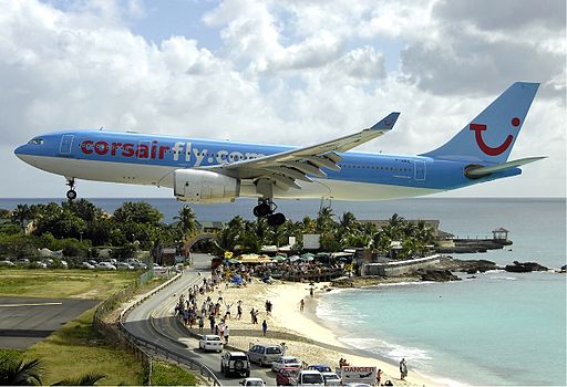 Maho Beach runway landing