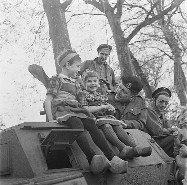 Canadian soldiers with Dutch children, 1945
