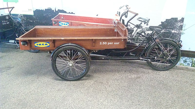 photo-of-classic-IKEA-bakfiets-parked-and-empty