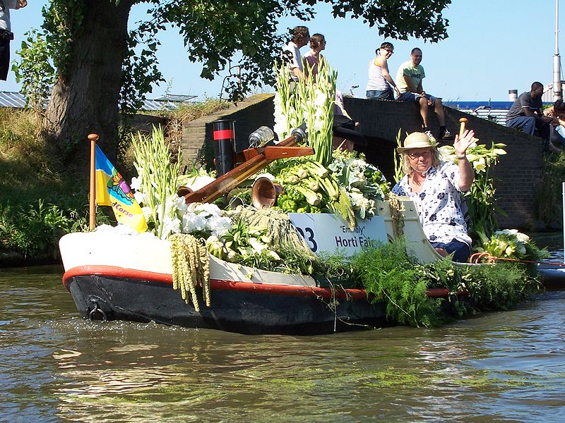 The Floating Flower Parade is coming to South Holland once again ...