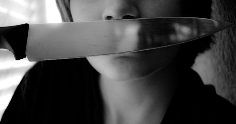 Minors caught carrying knives in Rotterdam will now be slapped with a 2500 euro fine