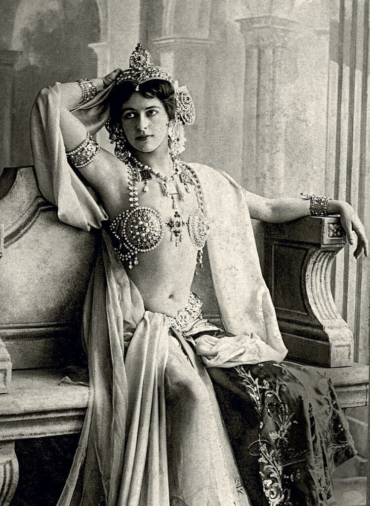 Picture-of-the-famous-courtesan-and-spy-Mata-Hari