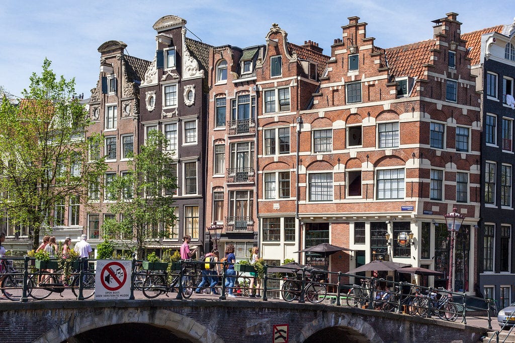 no curtains in netherlands