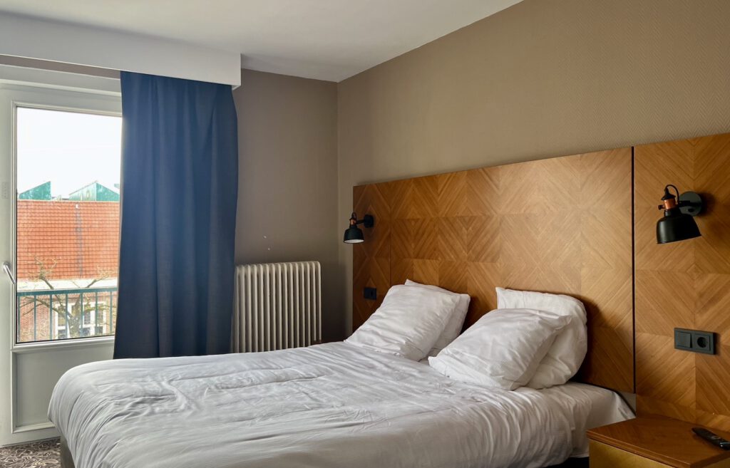 photo-of-room-at-Alfred-hotel-in-Amsterdam-with-double-bed