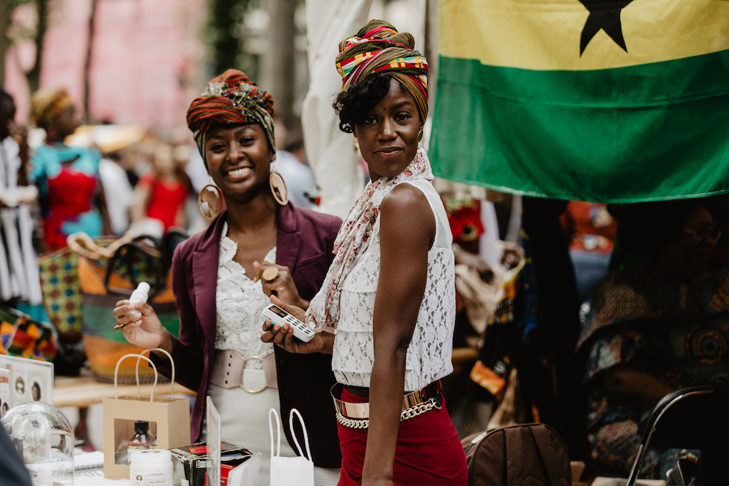 photo-of-two-girls-standing-at-embassyfestival-the-hague