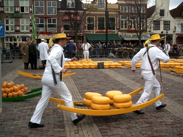 photo-of-men-carrying-large-blocks-of-cheese-around-the-market-in-the-netherlands