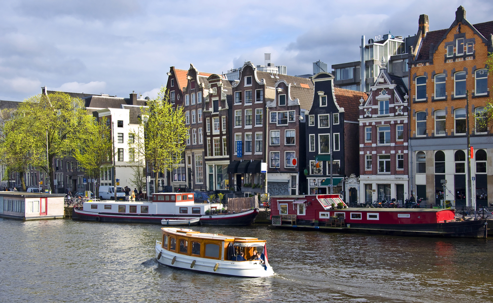 Amsterdam-Netherlands-houseboat-on-canals