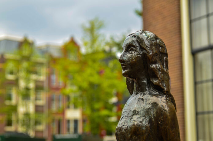 anne-frank-statue-amsterdam
