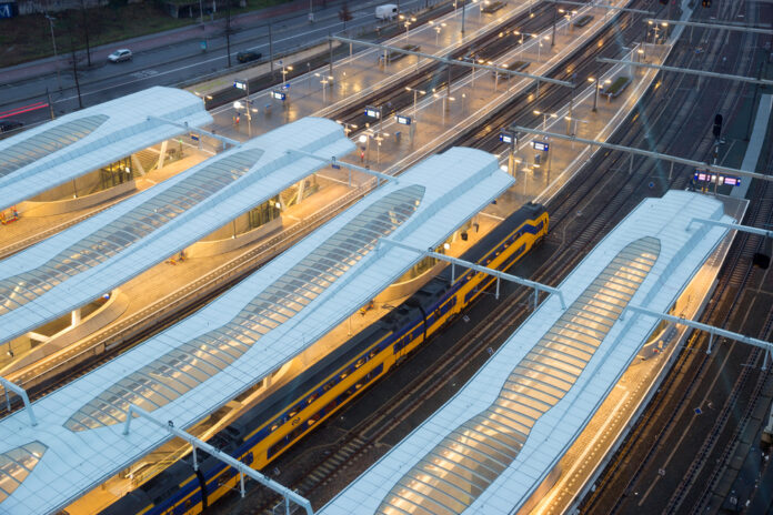 picture-of-NS-trains-at-Arnhem-train-station