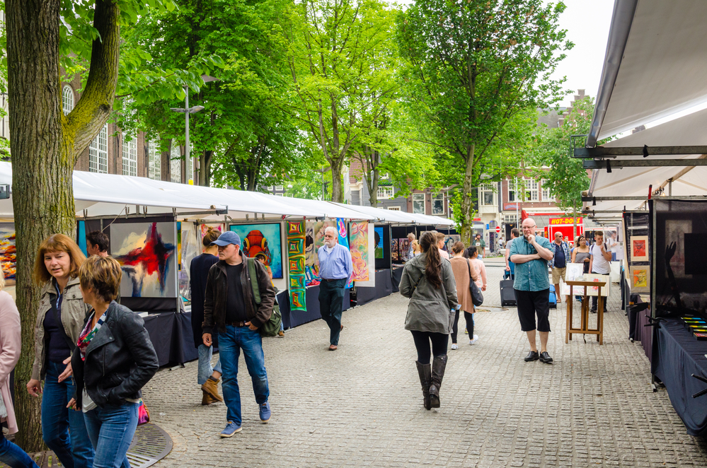 picture-of-art-works-and-art-stalls-at-Art-Plein-Spui-Market