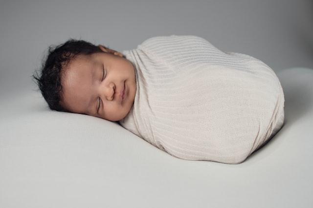 newborn-baby-swaddled-in-fabric