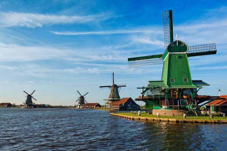 windmills-of-Zaanse-Schans-in-Holland-Netherlands