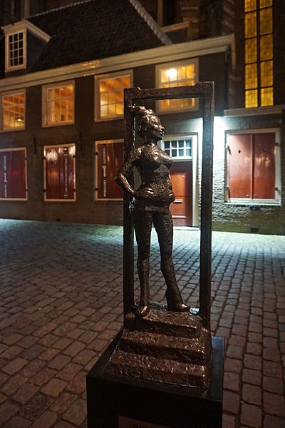 Belle statue in amsterdam