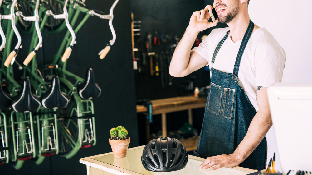 Bike-rental-shop-assistant-of-best-rental-shop-in-Amsterdam-on-the-phone