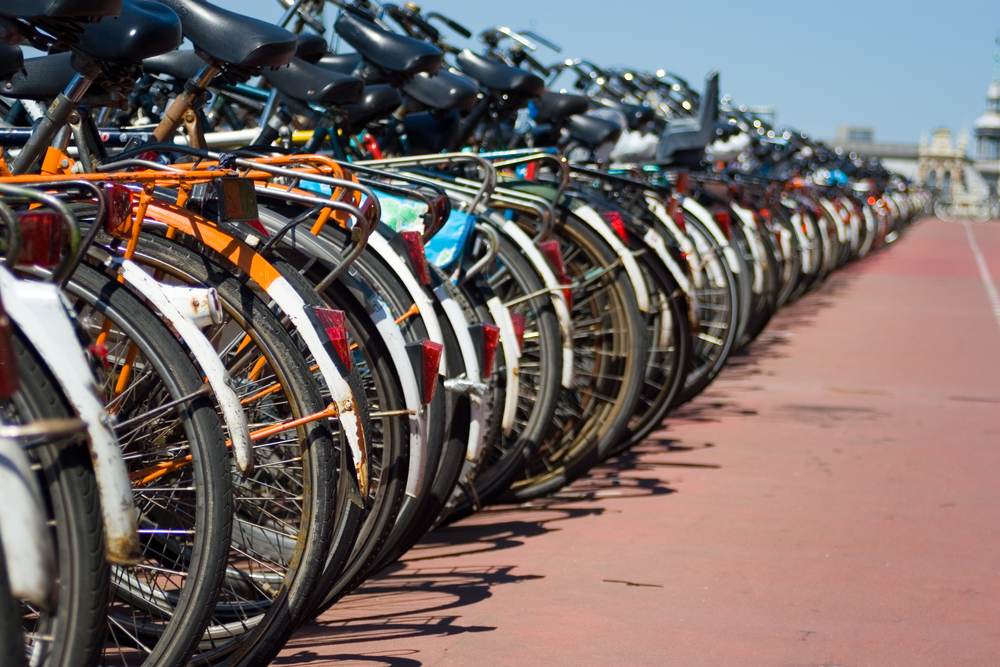 Close-up-of-bike-wheels-lined-up-in-racks-in-the-netherlands