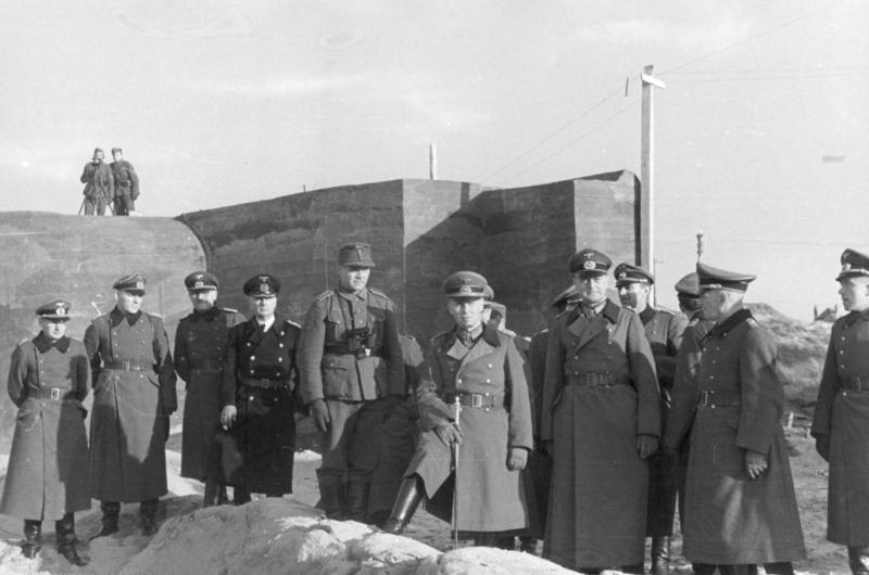 German-military-officials-inspecting-the-bunkers-along-the-atlantic-wall