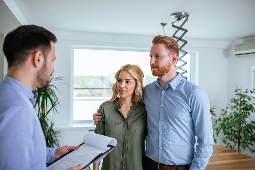 Photo-of-couple-looking-at-buying-old-house-Netherlands-talking-to-realtor