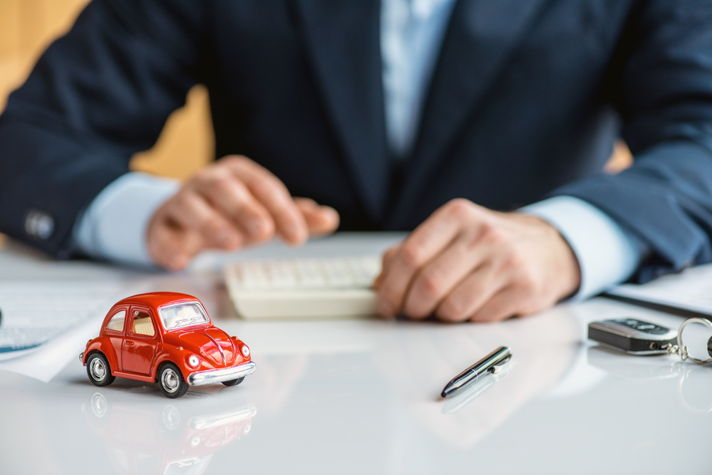 Person-finding-car-insurance-when-buying-a-car-in-the-netherlands