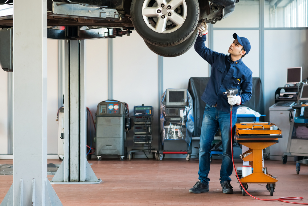 Mechanic-doing-car-check-ups-in-the-netherlands