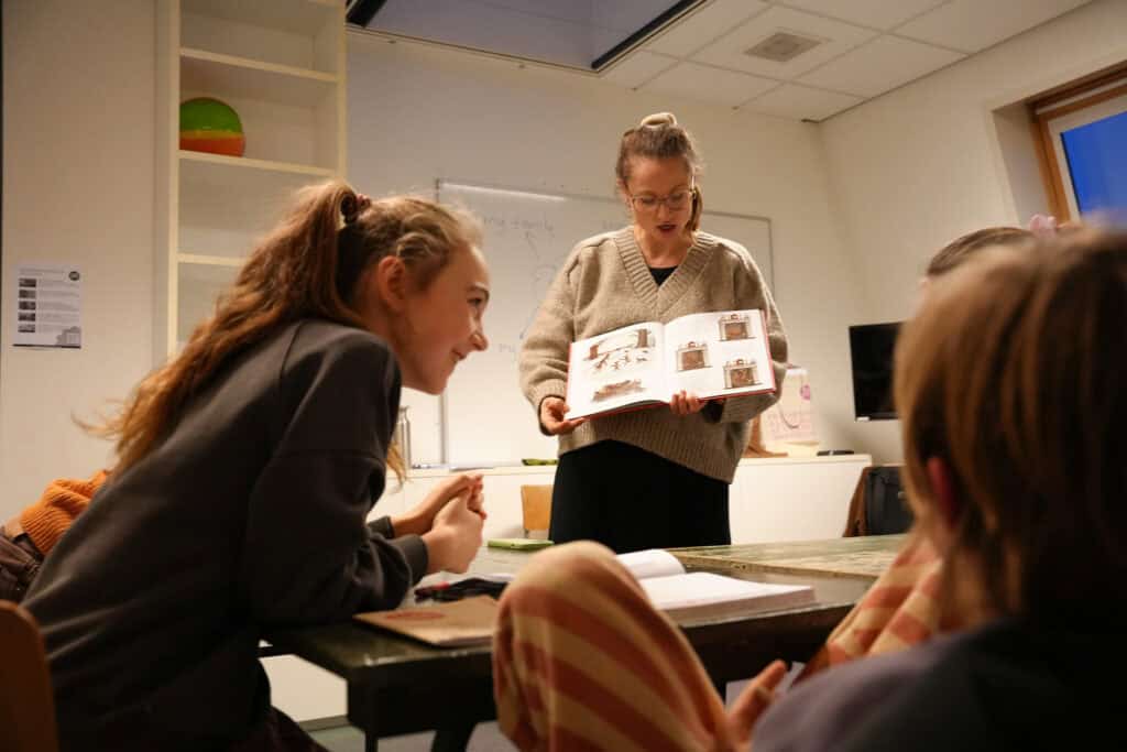 Photo-of-children-having-fun-in-class-at-Taalhuis-Amsterdam