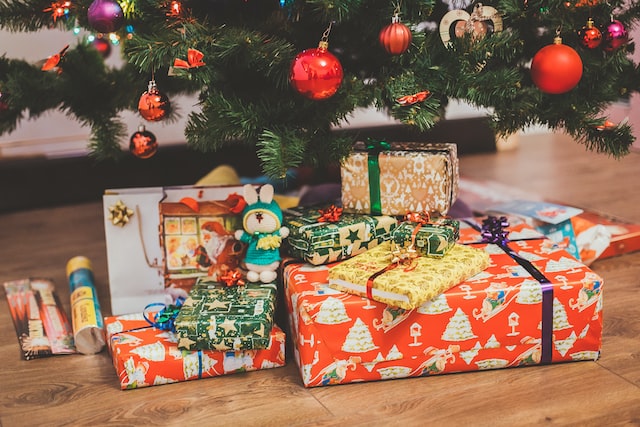 wrapped-christmas-presents-under-the-tree