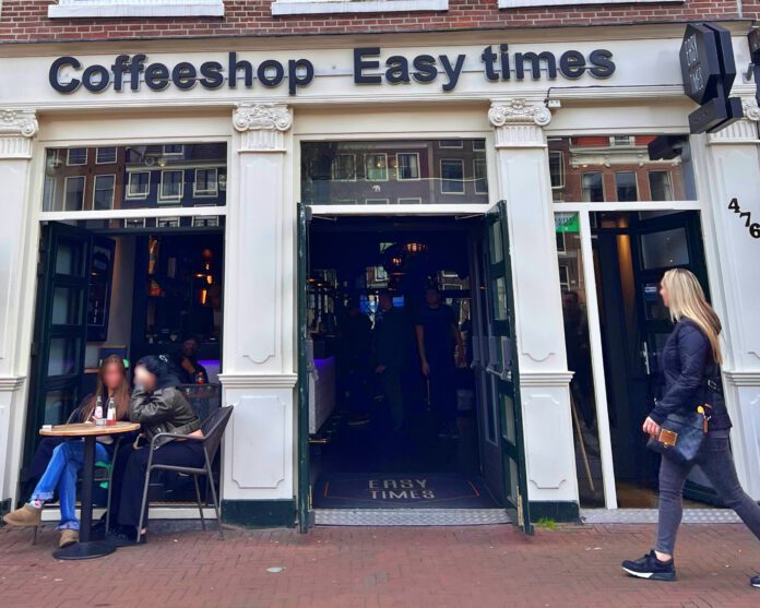 Coffeeshop Easy Time Amsterdam 696x557 