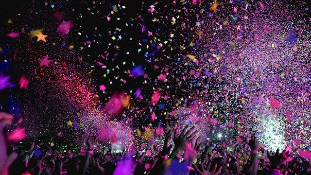 confetti-explosion-with-people-dancing-below-in-club-amsterdam