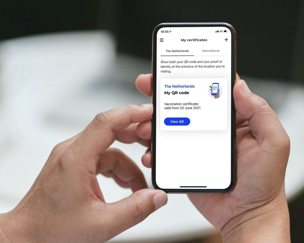 Photo-of-woman-using-CoronaCheck-App-Netherlands
