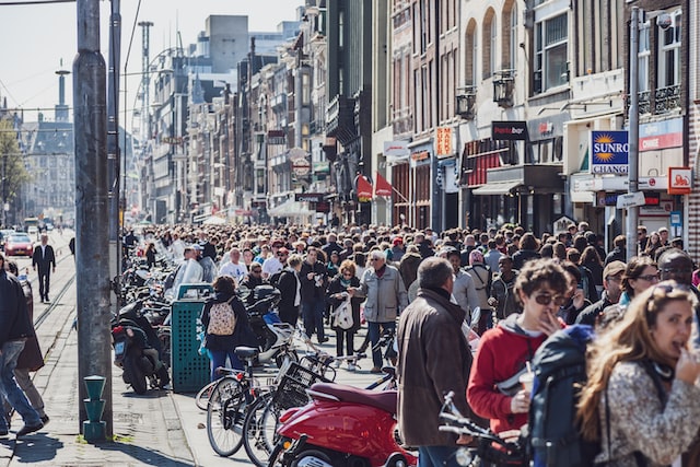 busy crowded streets of amsterdam