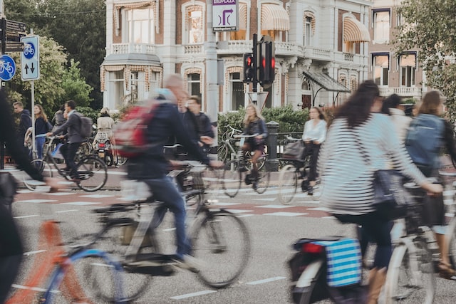 cyclists-at-a-junction-in-amsterdam-biking-fast-on-a-busy-day-biking-in-the-city