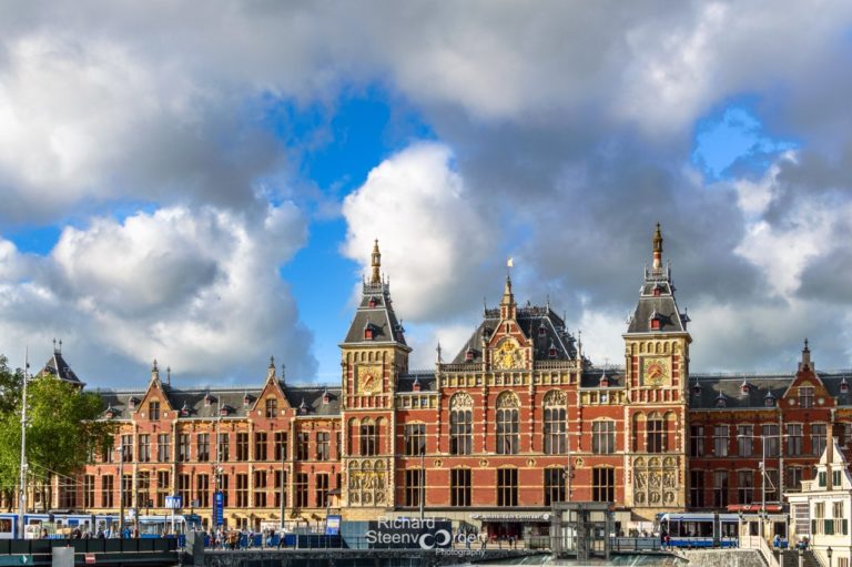 Stabbing at Amsterdam Central Station was probably a terrorist attack – Two Americans hurt