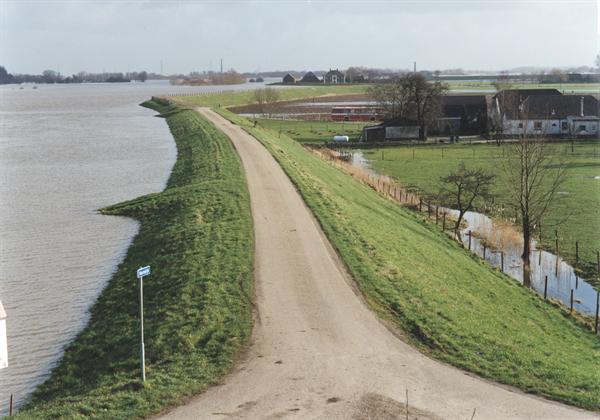 Image-of-a-dike-in-the-Netherlands-reason-the-Netherlands-is-so-flat