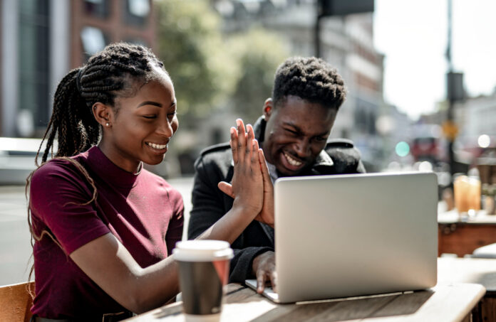 Photo-of-two-people-high-fiving-at-good-deposit-interest-rates-for-their-Dutch-savings