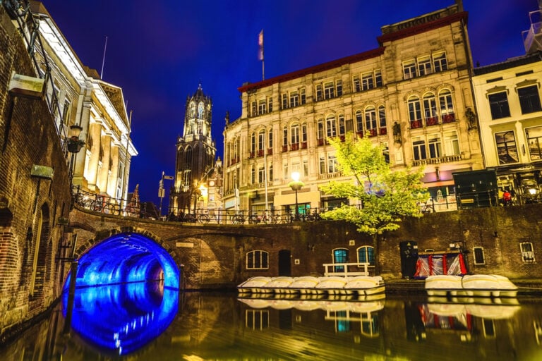 Photo-of-Dutch-city-Utrecht-and-its-canals