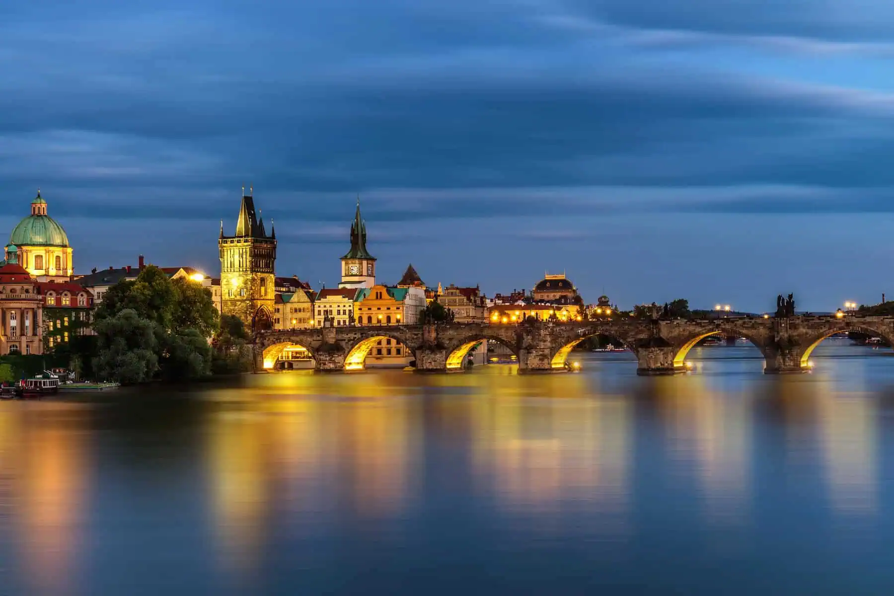 panorama-photo-of-prague-during-sunset-with-buildings-bridges-old-town-flags