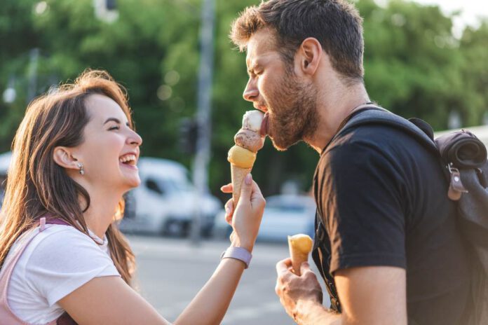 photo-of-a-couple-eating-ice-cream-after-being-vaccinated