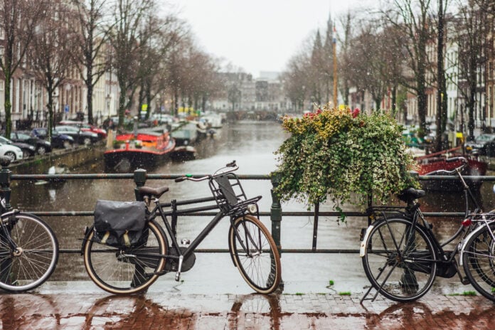 dutch-bike-in-the-rain