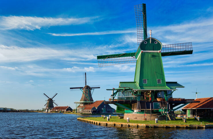 The-ultimate-guide-to-Zaanse-Schans-where-you-will-find-11-well-preserved-historic-windmills-and-loads-of-other-things-to-see