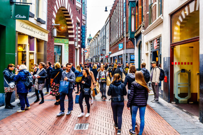 photo-of-a-busy-shopping-street-in-amsterdam