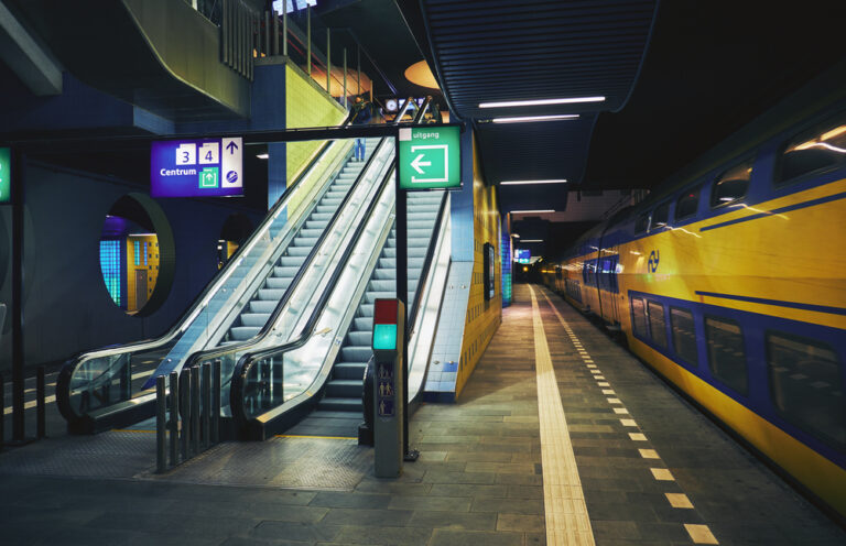 A guide to night buses and night trains in the Netherlands