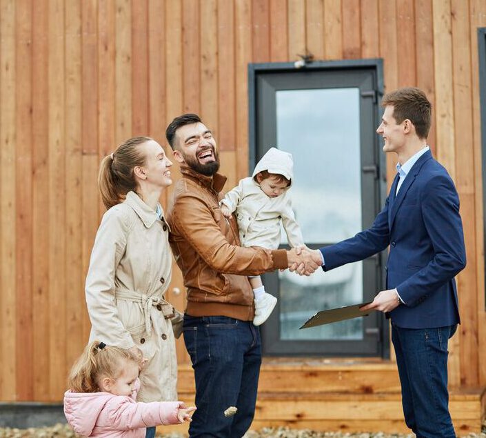 Photo-of-family-shaking-hands-with-Dutch-realtor-after-buying-a-house-in-the-Netherlands