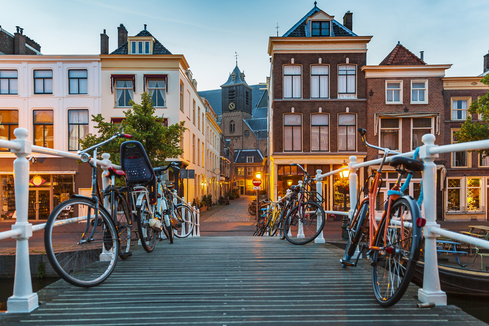 typical dutch canal houses in leiden