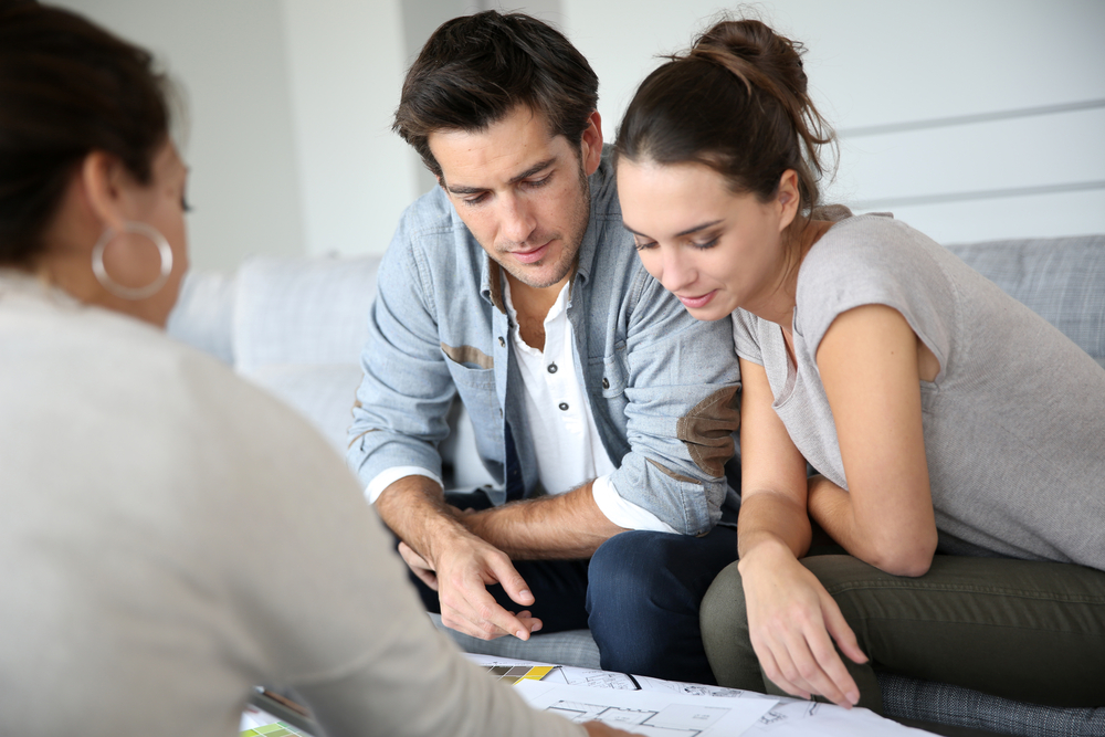 Photo-of-couple-discussing-how-much-to-bid-on-a-house-while-buying-a-house-in-the-Netherlands