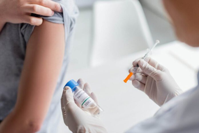 Dutch-student-getting-a-coronavirus-vaccine-early