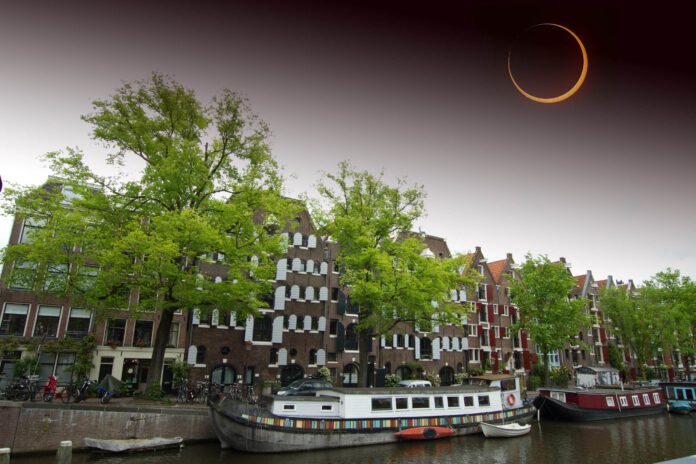 photo-solar-eclipse-over-amsterdam