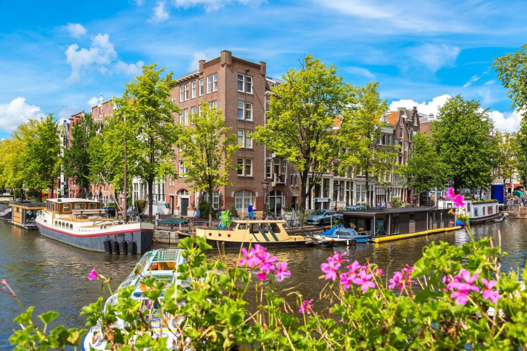 A-canal-in-Amsterdam-in-36-degree-summer-weather